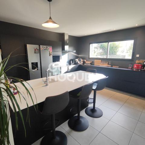 Contemporaine de 116m2, 3 chambres, piscine et garage