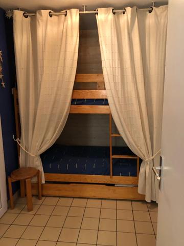 Terrasse ensoleillée & piscine à Étel pour location.