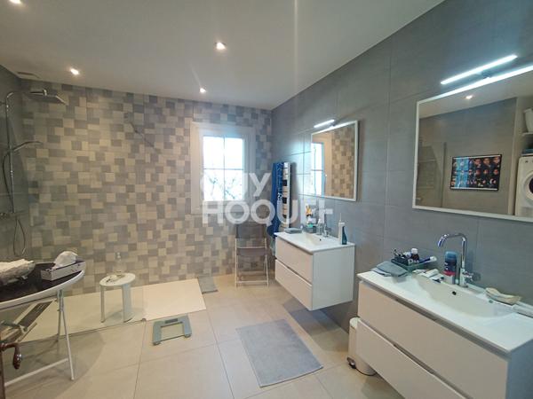 Maison Marmande 8 pièce(s) 230 m2 proche centre commerciaux ....