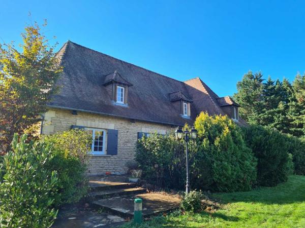 Maison ancienne - Vergt PROCHE DE PERIGUEUX- Maison en pierre avec garage et piscine