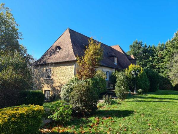 Maison ancienne - Vergt PROCHE DE PERIGUEUX- Maison en pierre avec garage et piscine