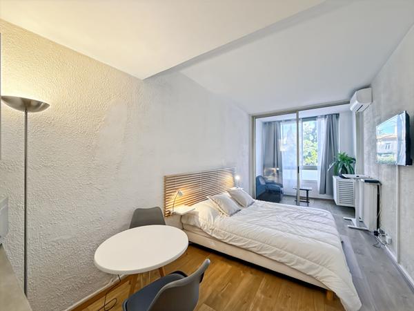 CANNES, banane, studio meublé 27 m² + loggia 4 m² climatisé