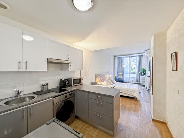 CANNES, banane, studio meublé 27 m² + loggia 4 m² climatisé