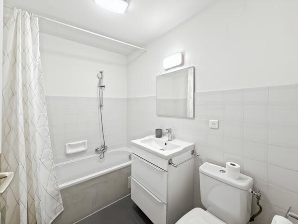 CANNES, banane, studio meublé 27 m² + loggia 4 m² climatisé