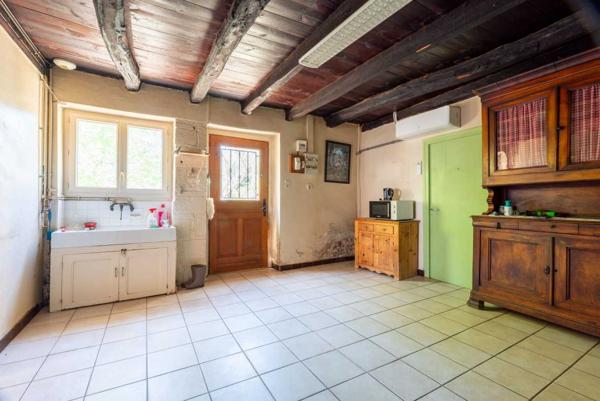 Maison ancienne - Gourdon Secteur GOURDON, Maison en pierre isolée en pleine nature avec grange, dépendances et prairie entourée de forêt