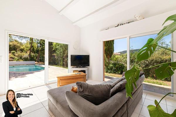 Maison 6 pièces de 142 m2 avec garage et piscine