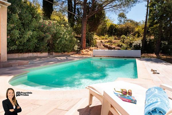 Maison 6 pièces de 142 m2 avec garage et piscine