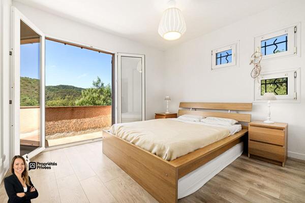 Maison 6 pièces de 142 m2 avec garage et piscine