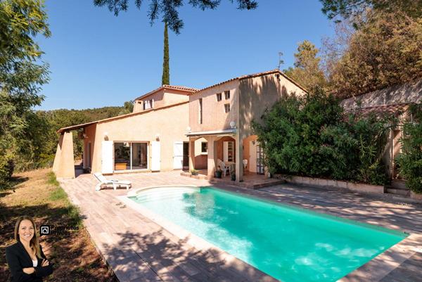 Maison 6 pièces de 142 m2 avec garage et piscine