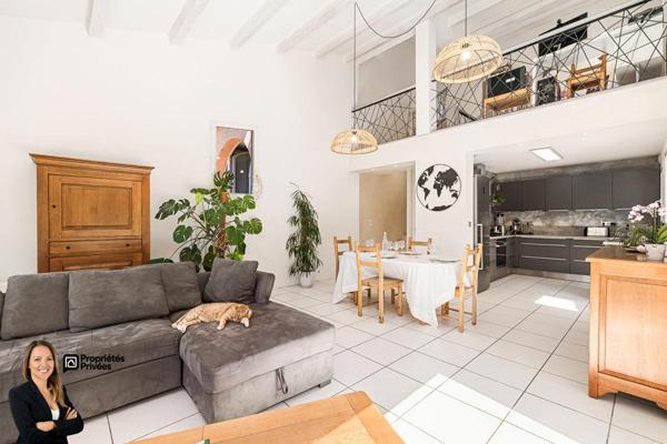 Maison 6 pièces de 142 m2 avec garage et piscine