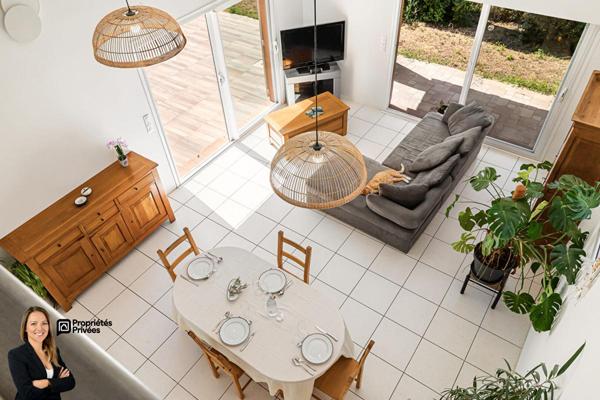 Maison 6 pièces de 142 m2 avec garage et piscine