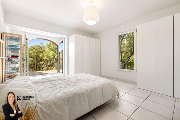 Maison 6 pièces de 142 m2 avec garage et piscine