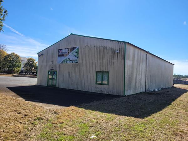 A VENDRE - Locaux d'activité d'environ 612 m² - ZA La Tignonnière, Aubigny-les-Clouzeaux (85)