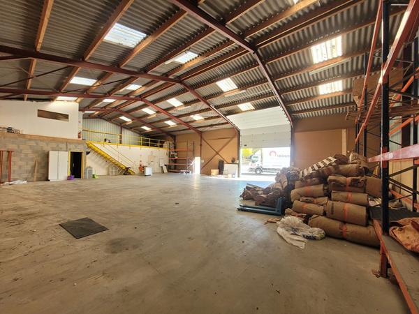 A VENDRE - Locaux d'activité d'environ 612 m² - ZA La Tignonnière, Aubigny-les-Clouzeaux (85)
