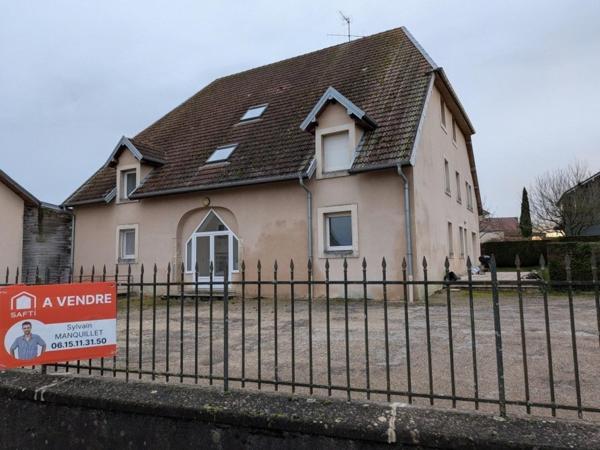 spécial investisseur , joli immeuble de 6 appartements rénovés à 11 min de BESANCON