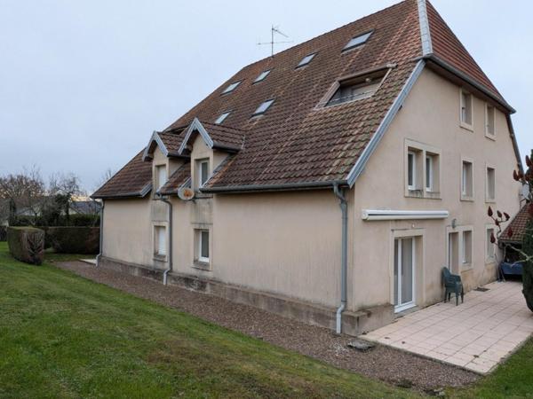 spécial investisseur , joli immeuble de 6 appartements rénovés à 11 min de BESANCON