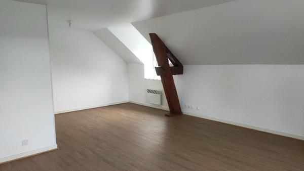 spécial investisseur , joli immeuble de 6 appartements rénovés à 11 min de BESANCON