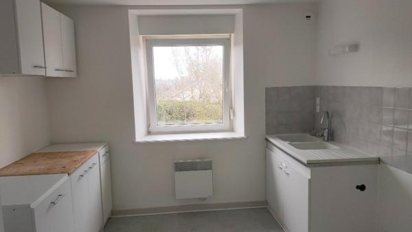 spécial investisseur , joli immeuble de 6 appartements rénovés à 11 min de BESANCON