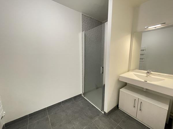 AVRILLE APPARTEMENT T3 AVEC TERRASSE,  
Avrille 49240