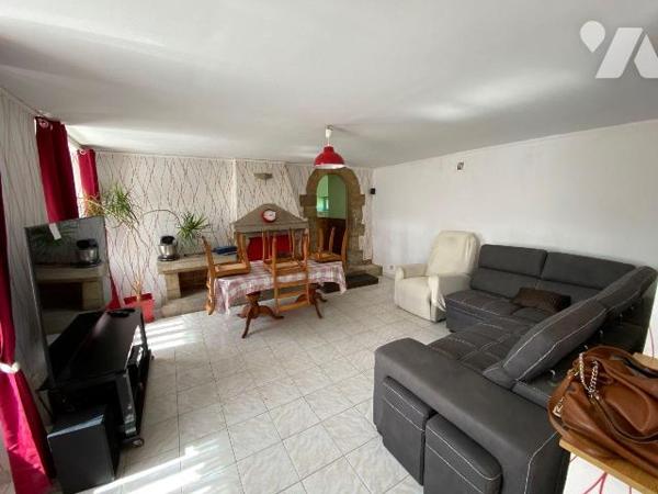 Maison à vendre à Plouha (22580) dans les Côtes-d'Armor (22)

À Plouha, maison en pierres d'u...