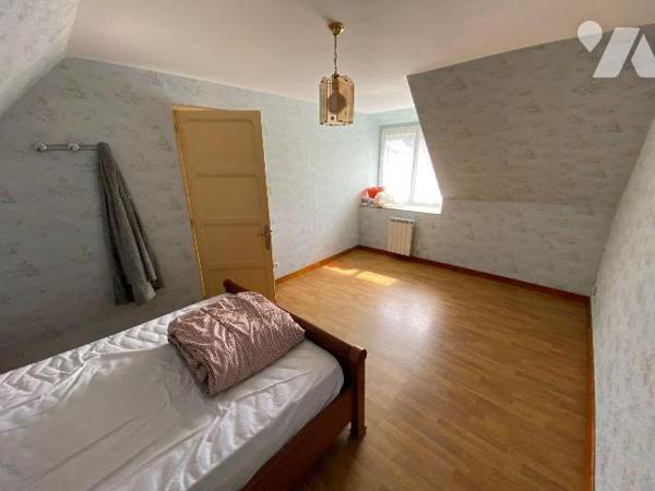 Maison à vendre à Plouha (22580) dans les Côtes-d'Armor (22)

À Plouha, maison en pierres d'u...