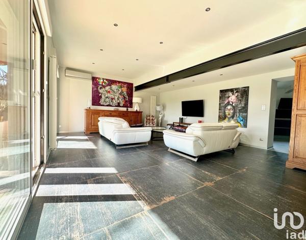 Maison 8 pièces de 243 m² à Orange (84100)