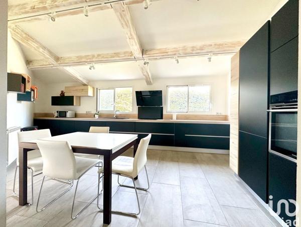 Maison 8 pièces de 243 m² à Orange (84100)