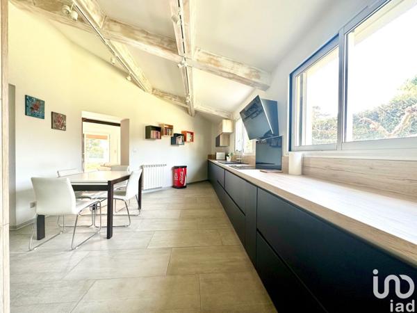 Maison 8 pièces de 243 m² à Orange (84100)