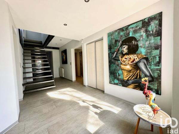 Maison 8 pièces de 243 m² à Orange (84100)