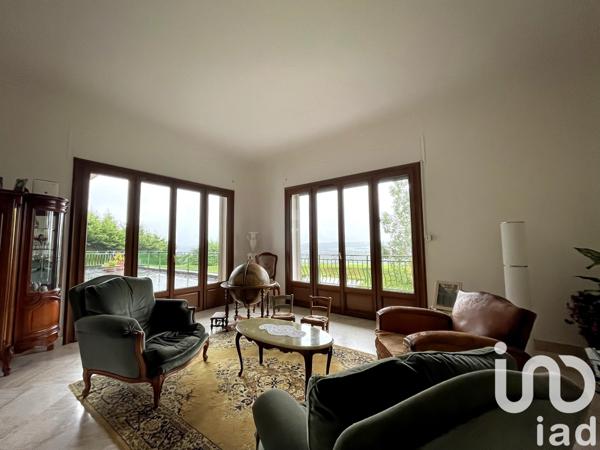 Maison traditionnelle 7 pièces de 210 m² à Louviers (27400)