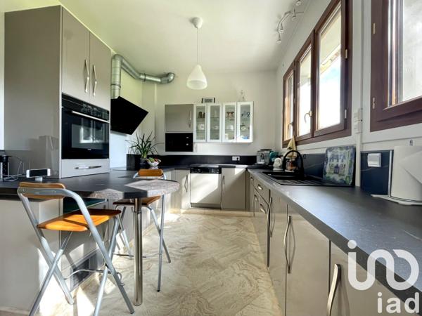 Maison traditionnelle 7 pièces de 210 m² à Louviers (27400)