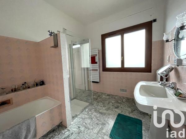 Maison traditionnelle 7 pièces de 210 m² à Louviers (27400)