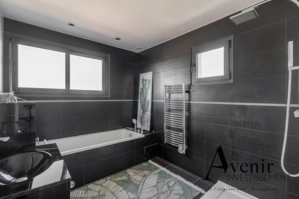 LIMONEST - MAISON D'EXCEPTION - 250m2 - 4 CHAMBRES - Piscine Limonest LIMONEST - MAISON D'EXCEPTION - 250m2 - 4 CHAMBRES - Piscine Limonest