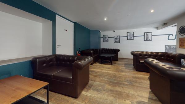 Local commercial 264.3 m2