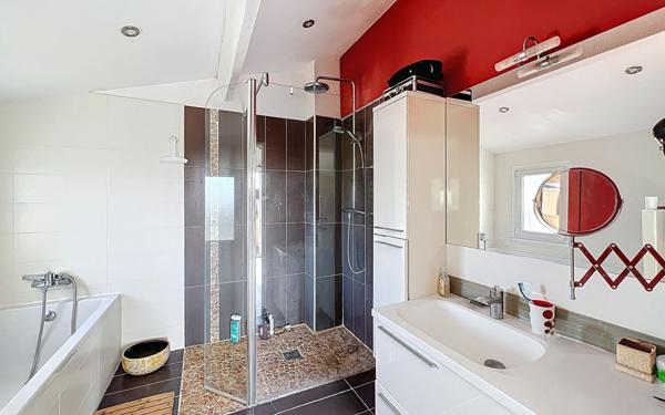 Maison à vendre    6 pièces •  Clarensac