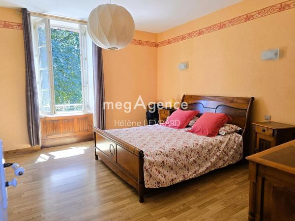Maison à EVRON, 53600 - 11 pièces 263m²