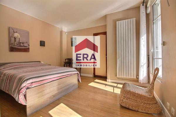 Maison individuelle avec parking et cour