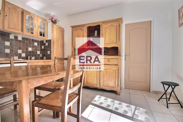 Maison individuelle avec parking et cour