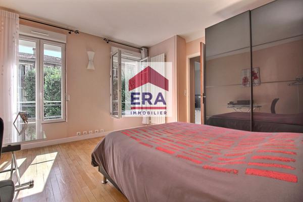 Maison individuelle avec parking et cour