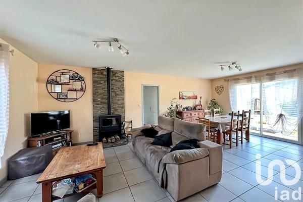 Maison 6 pièces de 106 m² à Le Peyrat (09600)