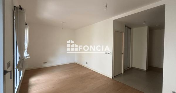 Location Studio 31.81 m² - Paris 75017