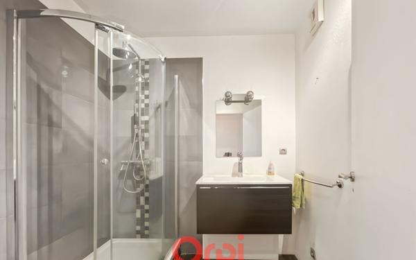 Appartement à vendre    3 pièces • 83 m2 Lyon 3