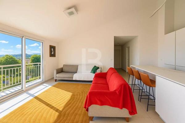 Rare opportunité - Appartement 4 pièces lumineux avec terrasse, garage et vue dégagée à vendre au cœur du village de Valbonne