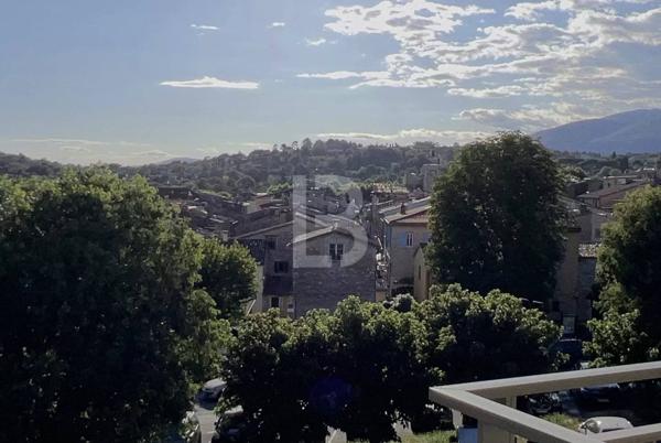 Rare opportunité - Appartement 4 pièces lumineux avec terrasse, garage et vue dégagée à vendre au cœur du village de Valbonne