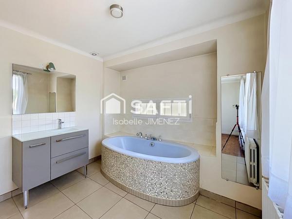 4 chambres / 1 bureau / 145 m2 / jardin / combles / garage / stationnement
