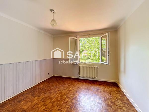 4 chambres / 1 bureau / 145 m2 / jardin / combles / garage / stationnement