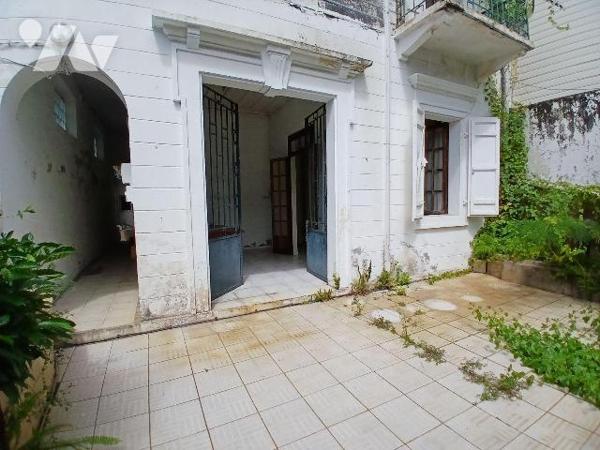 Maison à Vendre à Saint-Denis

Située en plein coeur du centre ville, bâtisse créole à restau...