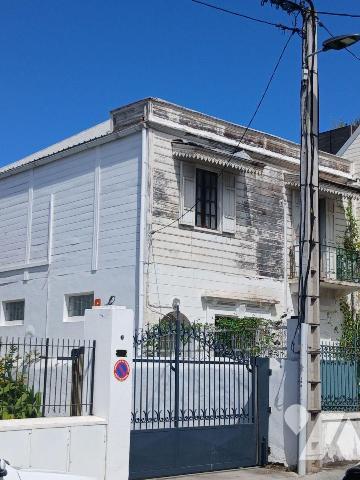 Maison à Vendre à Saint-Denis

Située en plein coeur du centre ville, bâtisse créole à restau...