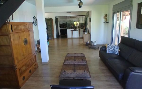 Maison à vendre    5 pièces • 143 m2 Saint-Leu