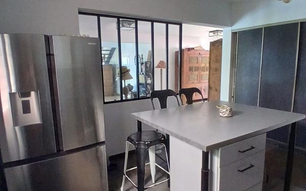 Maison à vendre    5 pièces • 143 m2 Saint-Leu